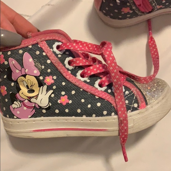 Minnie Mouse high top tennis - Picture 3 of 6